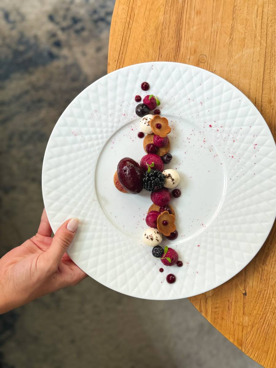 Restaurant avec cuisine faite maison pour un déjeuner d'affaires entre collègues à Nantes.